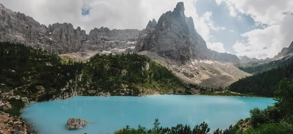 Lago di Sorapis wandern Dolomiten Hiking Dolomites Wandelen Dolomieten